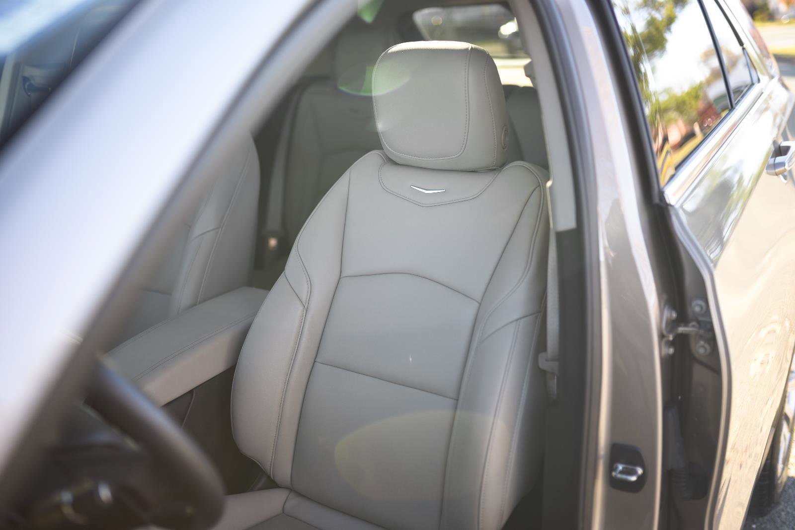 Used 2022 Cadillac XT4 Premium Luxury w/ Enhanced Visibility Package image 21