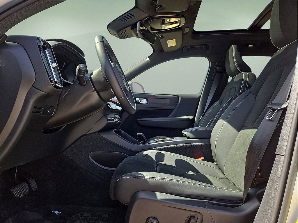 Used 2023 Volvo XC40 Recharge Plus w/ Protection Package Premier image 23