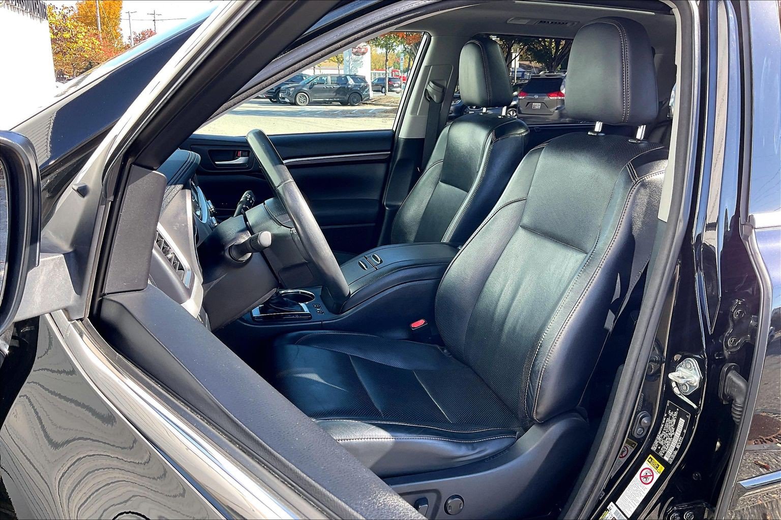 Used 2014 Toyota Highlander Limited Platinum AWD/4WD image 30