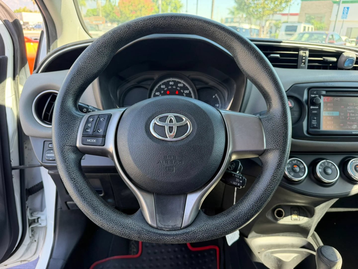 Used 2016 Toyota Yaris LE FWD image 29