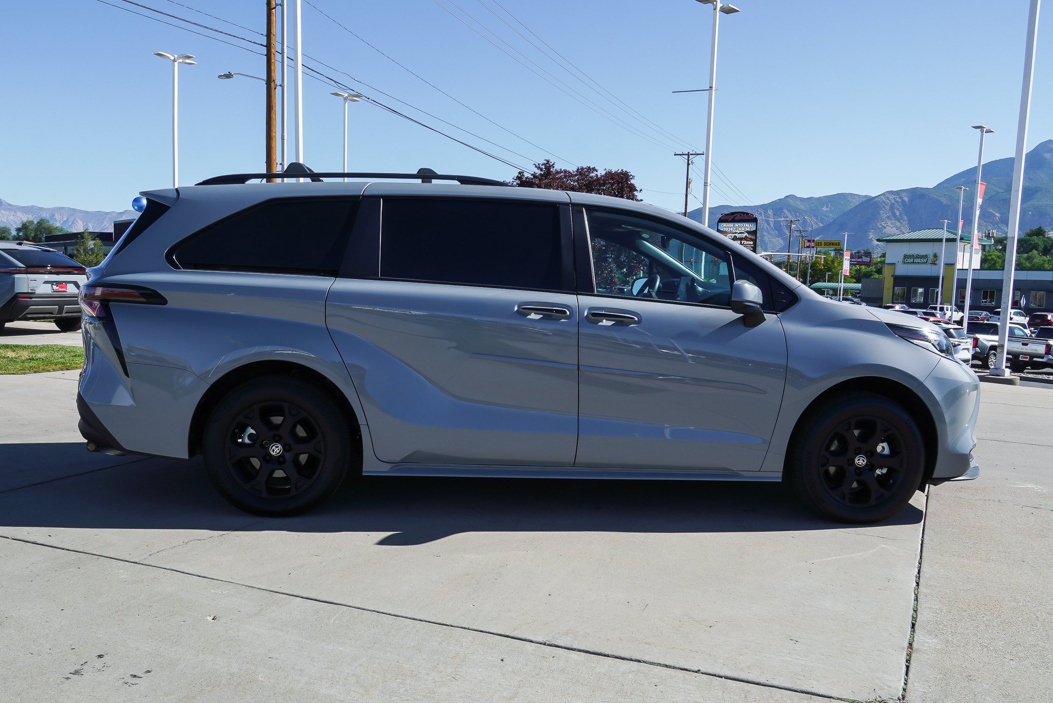 Certified 2025 Toyota Sienna XLE Woodland Edition AWD/4WD image 9