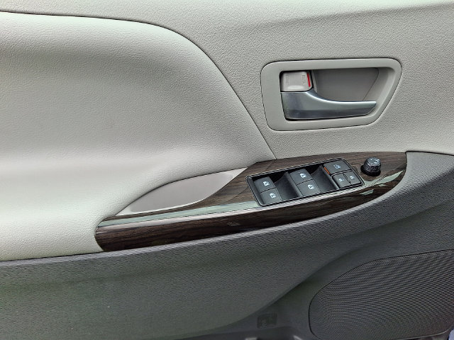 Used 2019 Toyota Sienna XLE w/ Protection Package FWD image 13