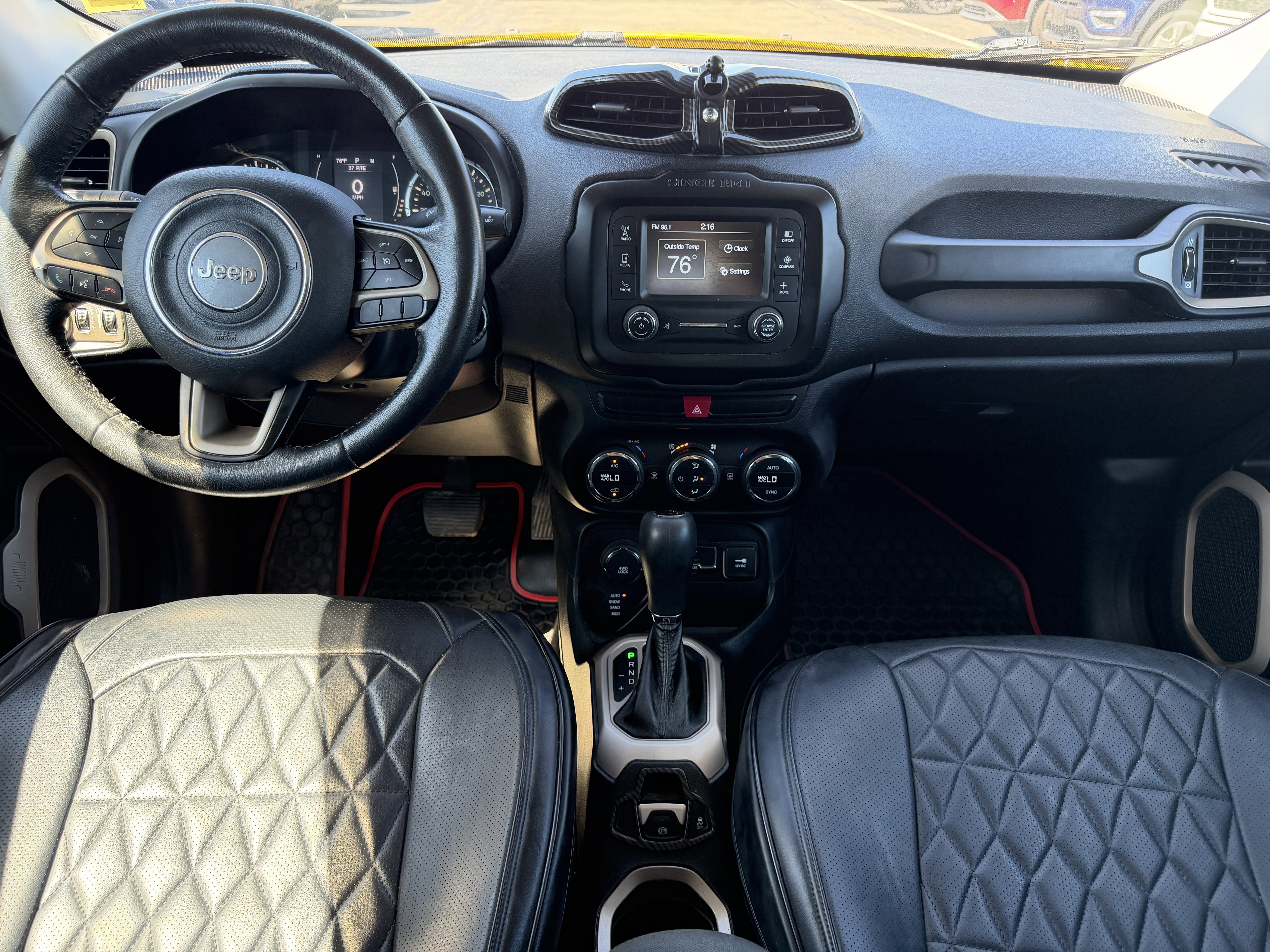 Used 2015 Jeep Renegade Latitude w/ Popular Equipment Group AWD/4WD image 9