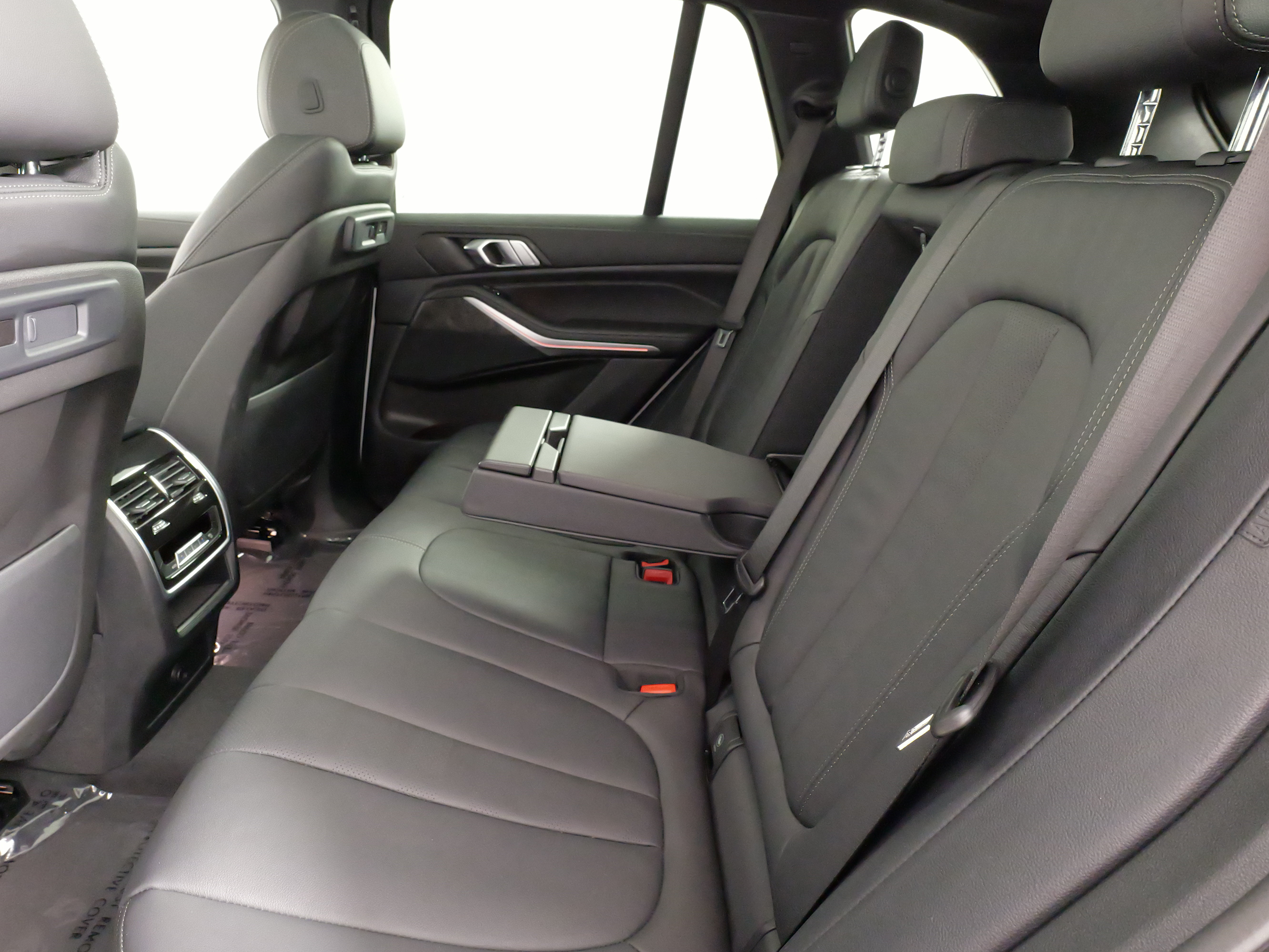 Used 2022 BMW X5 xDrive45e w/ Parking Assistance Package AWD/4WD image 36