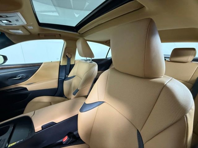 Used 2025 Lexus ES 350 w/ Premium Package image 11