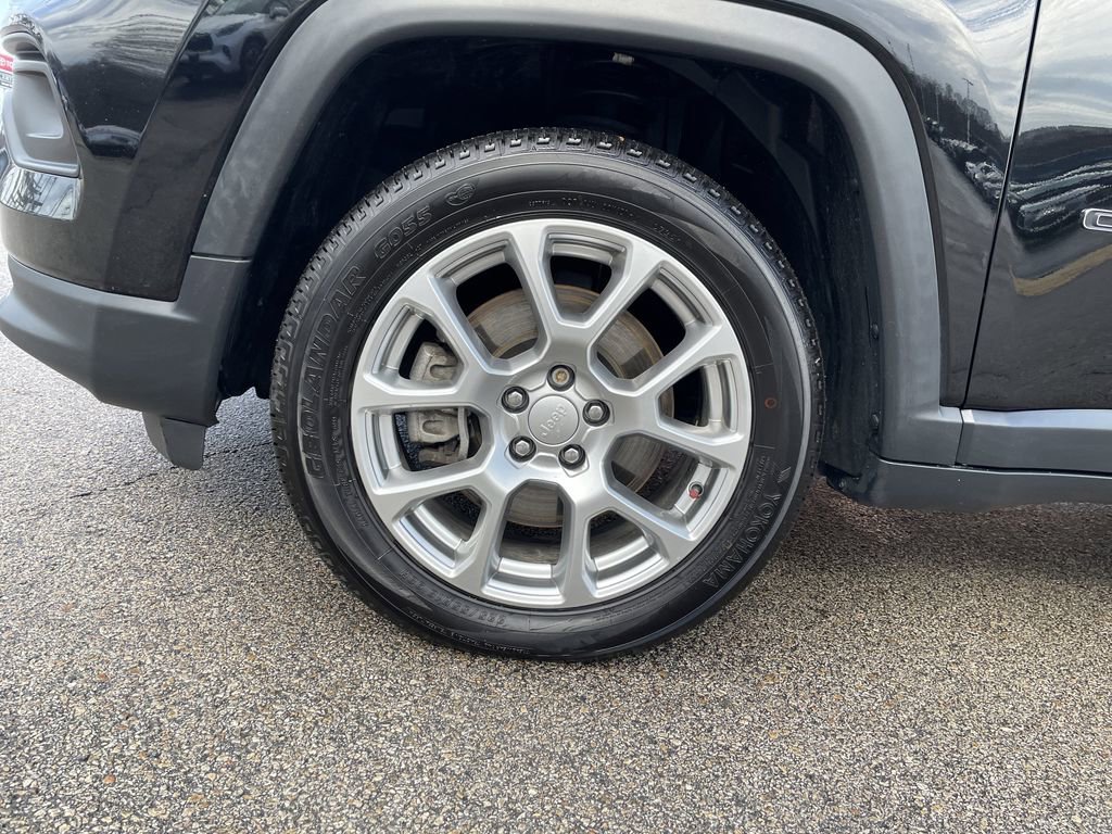 Used 2023 Jeep Compass Latitude image 9