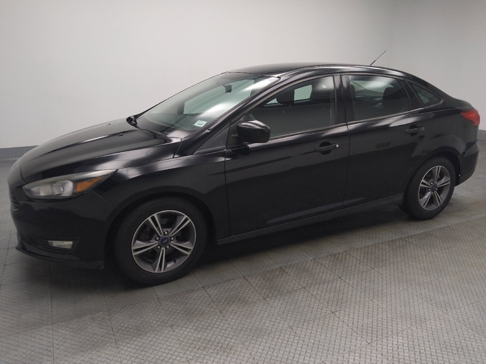 Used 2018 Ford Focus SE w/ SE Appearance Package FWD image 2