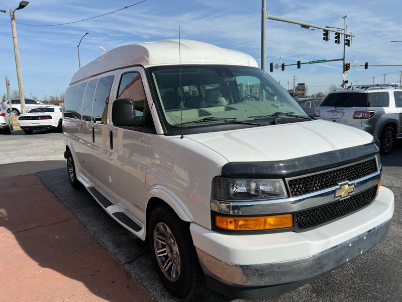 Used 2019 Chevrolet Express 2500 Extended w/ Enhanced Convenience Package image 17