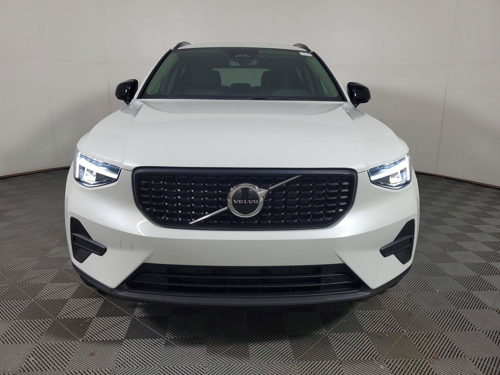 New 2026 Volvo XC40 B4 Core w/ Protection Package Premier FWD image 2