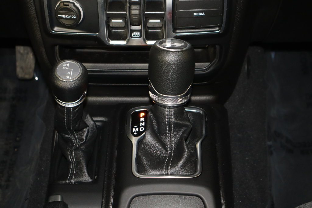 Used 2025 Jeep Wrangler Unlimited Sport AWD/4WD image 27