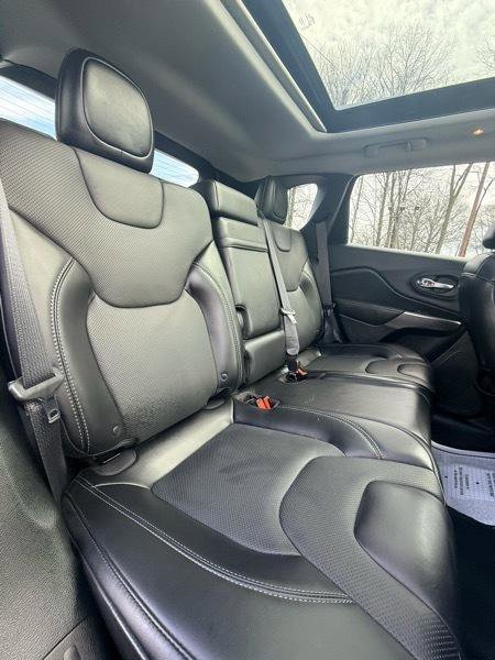 Used 2019 Jeep Cherokee Latitude w/ Popular Appearance Group image 12