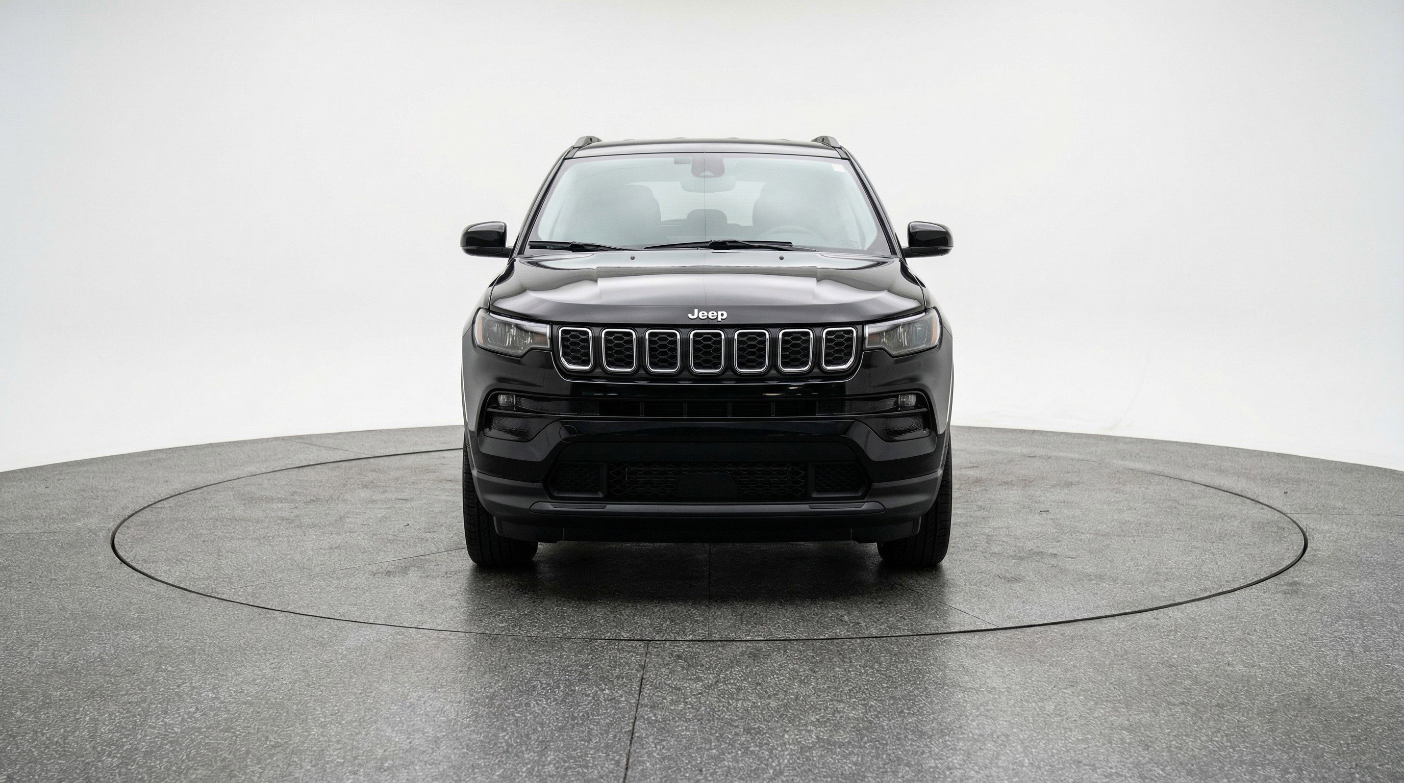 Used 2025 Jeep Compass Latitude image 2