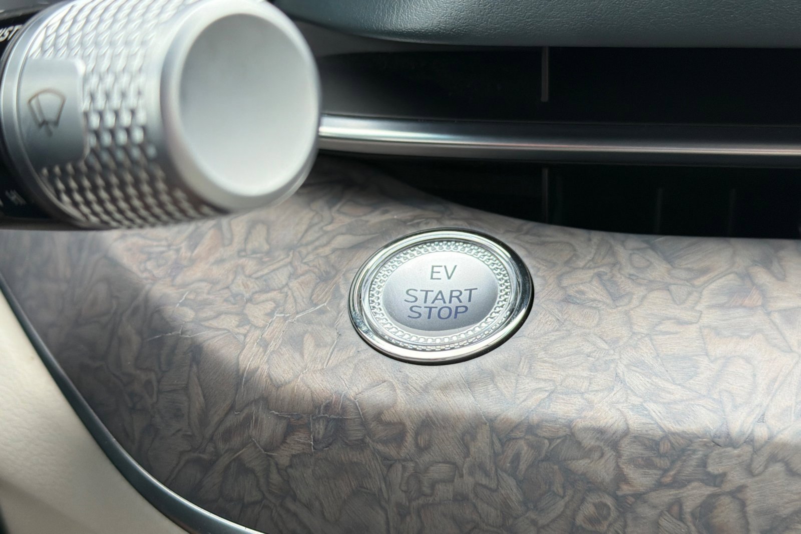 Used 2024 Genesis G80 image 22