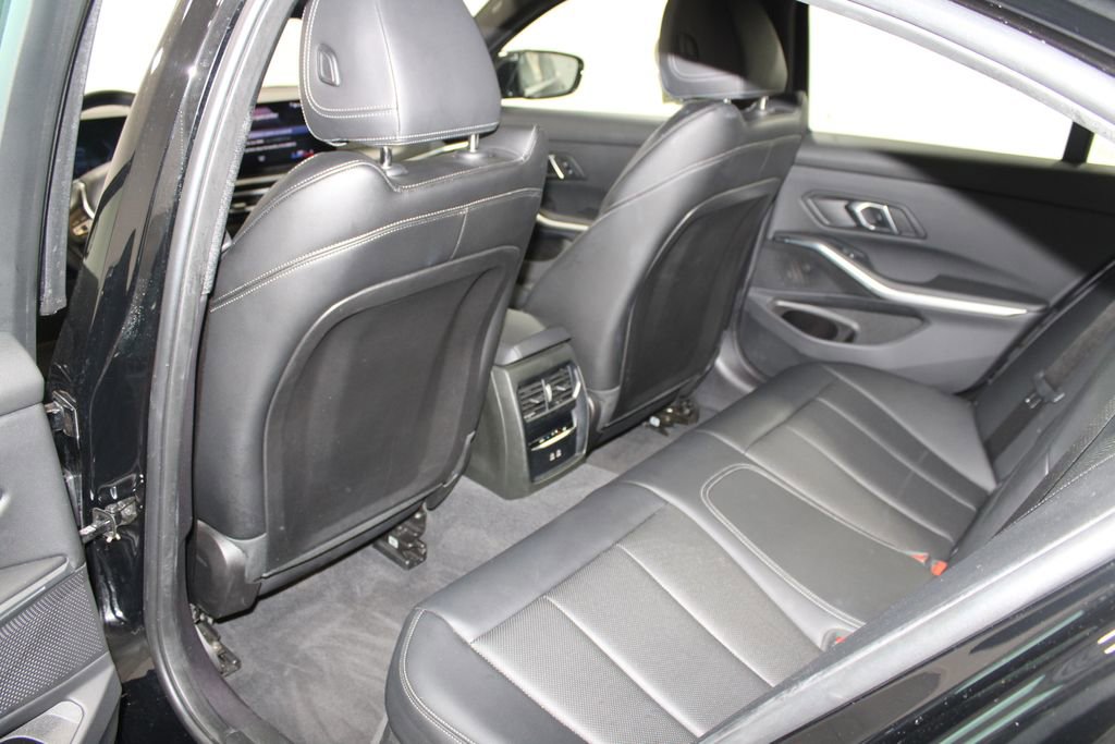 Used 2024 BMW 330e image 23