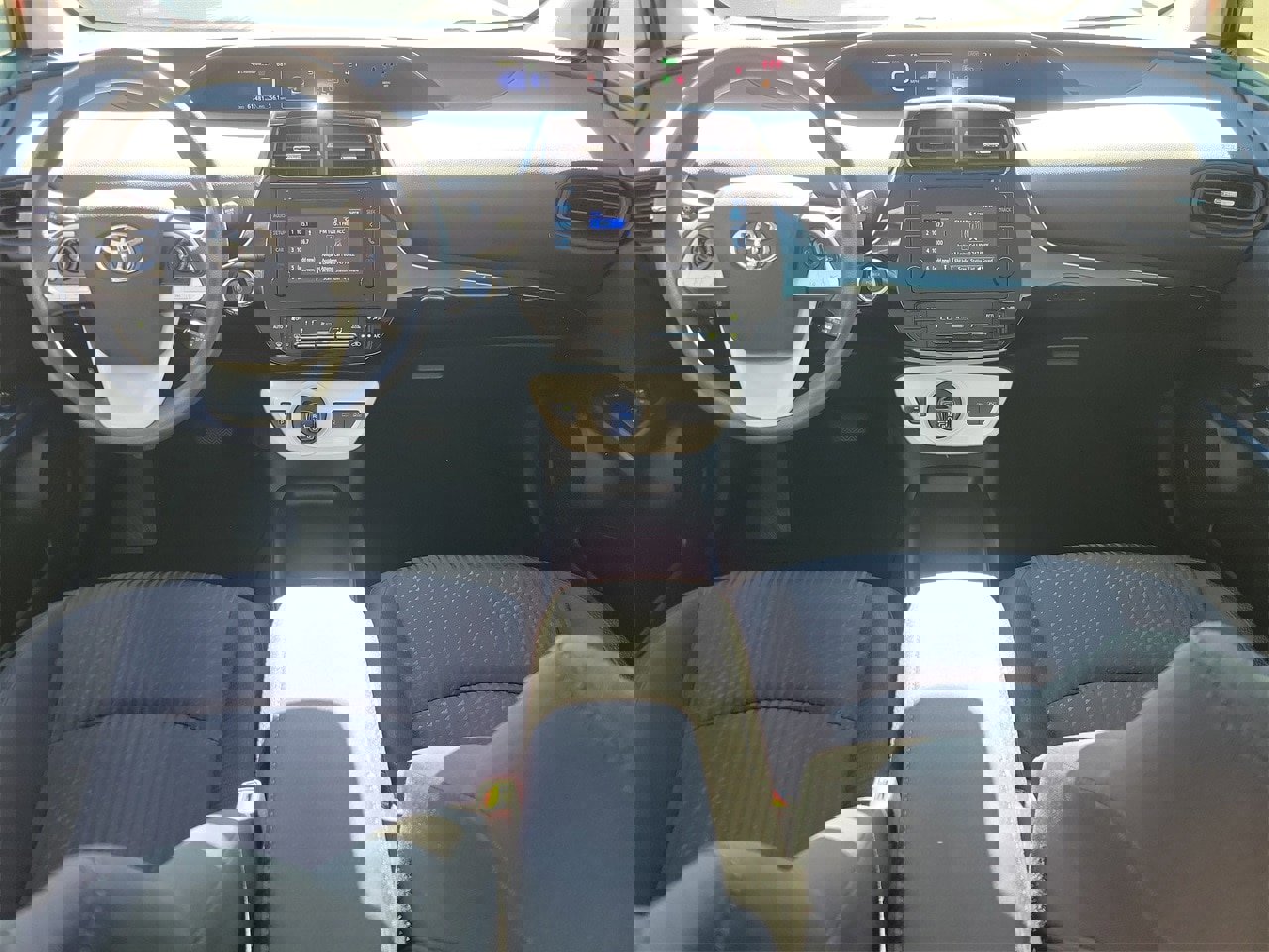 Used 2017 Toyota Prius Four image 12