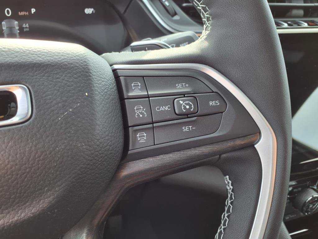Certified 2025 Jeep Grand Cherokee Limited AWD/4WD image 18