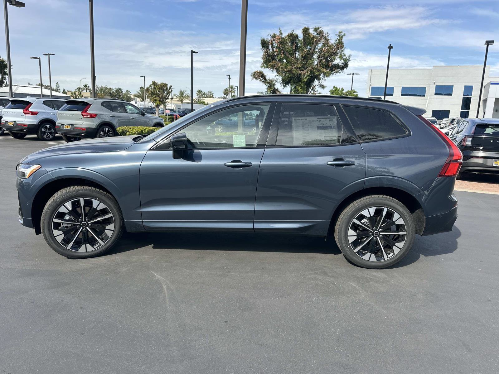 New 2026 Volvo XC60 B5 Plus w/ Climate Package AWD/4WD image 4