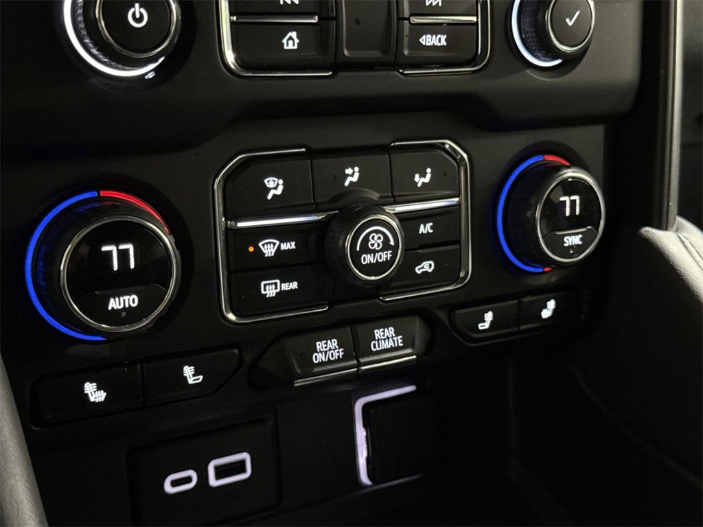 Used 2024 Chevrolet Suburban LT image 16