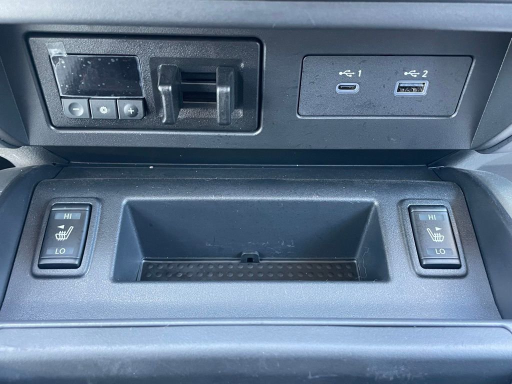 Used 2024 Nissan Titan SV w/ SV Convenience Package image 37