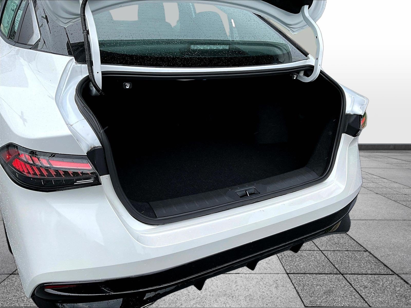 New 2026 Nissan Sentra SR w/ Floor Mat Package FWD image 5