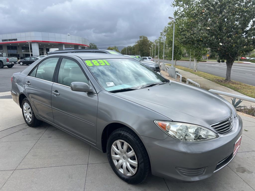 Used 2005 Toyota Camry LE FWD image 2