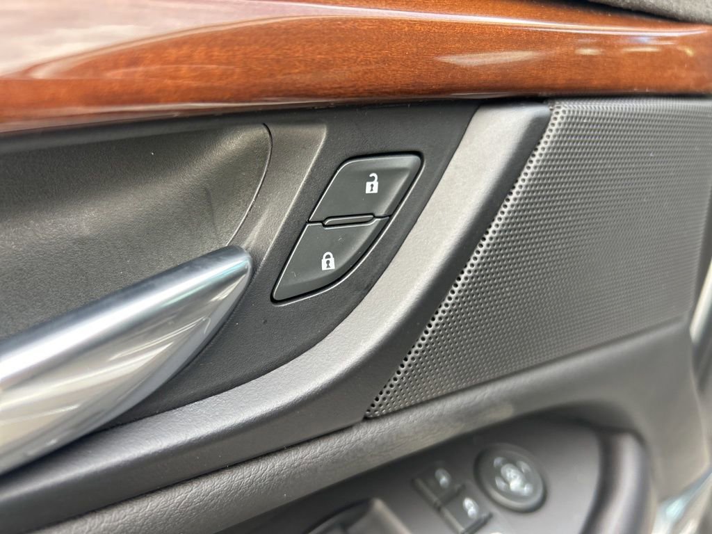 Used 2019 Cadillac Escalade Luxury image 12