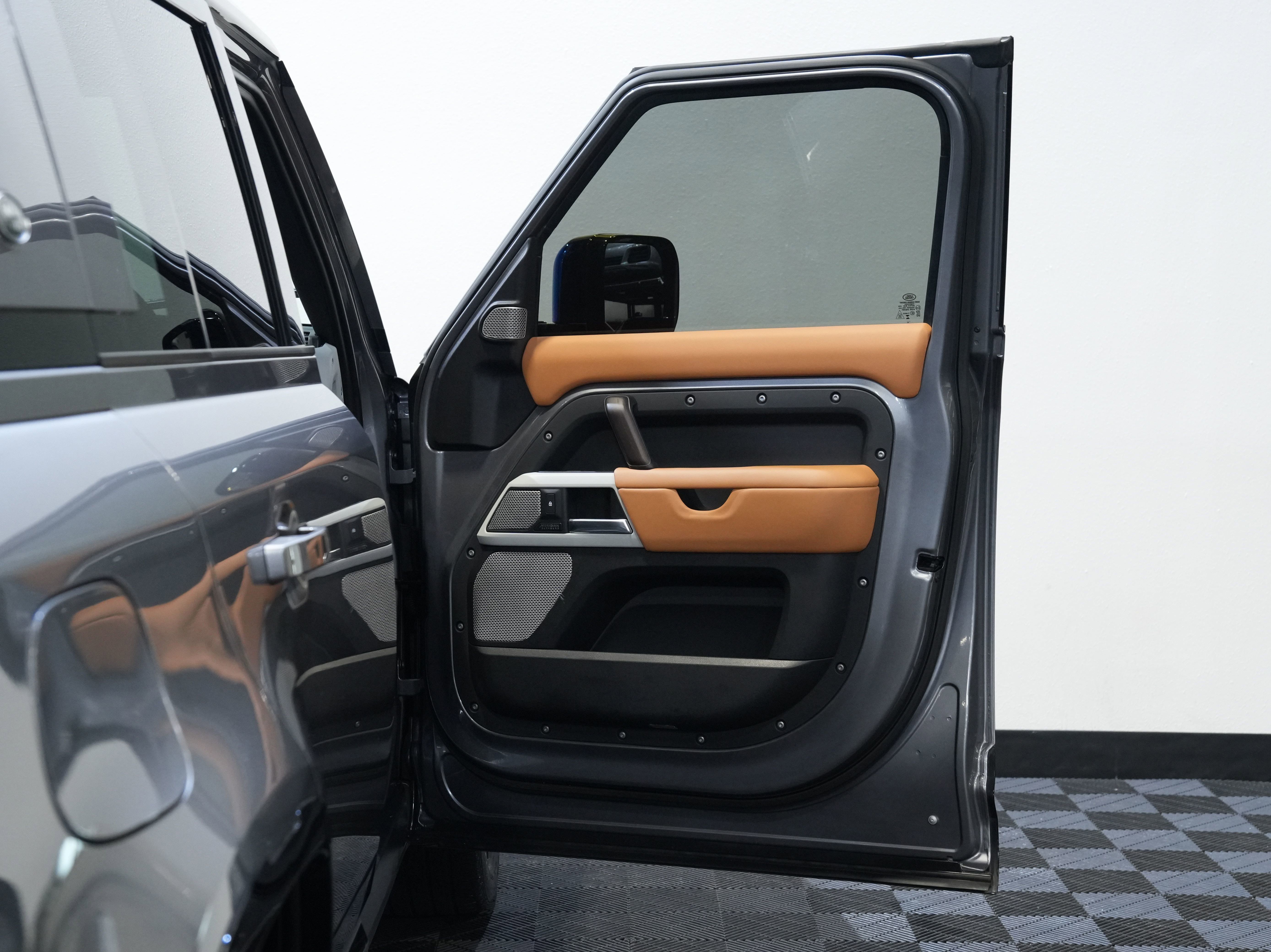 Used 2023 Land Rover Defender 130 X-Dynamic SE AWD/4WD image 23