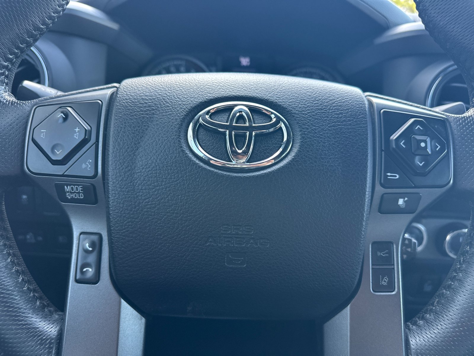 Used 2021 Toyota Tacoma TRD Off-Road w/ Technology Package AWD/4WD image 21