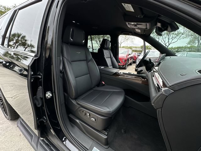 Used 2023 Cadillac Escalade Luxury image 34
