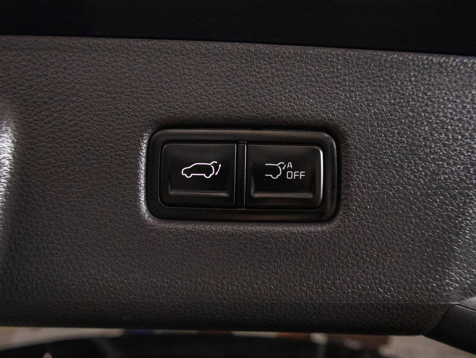 Used 2026 Kia Carnival EX image 25