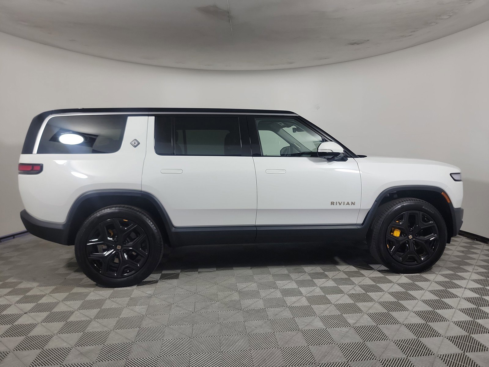 Used 2024 Rivian R1S Adventure AWD/4WD image 7