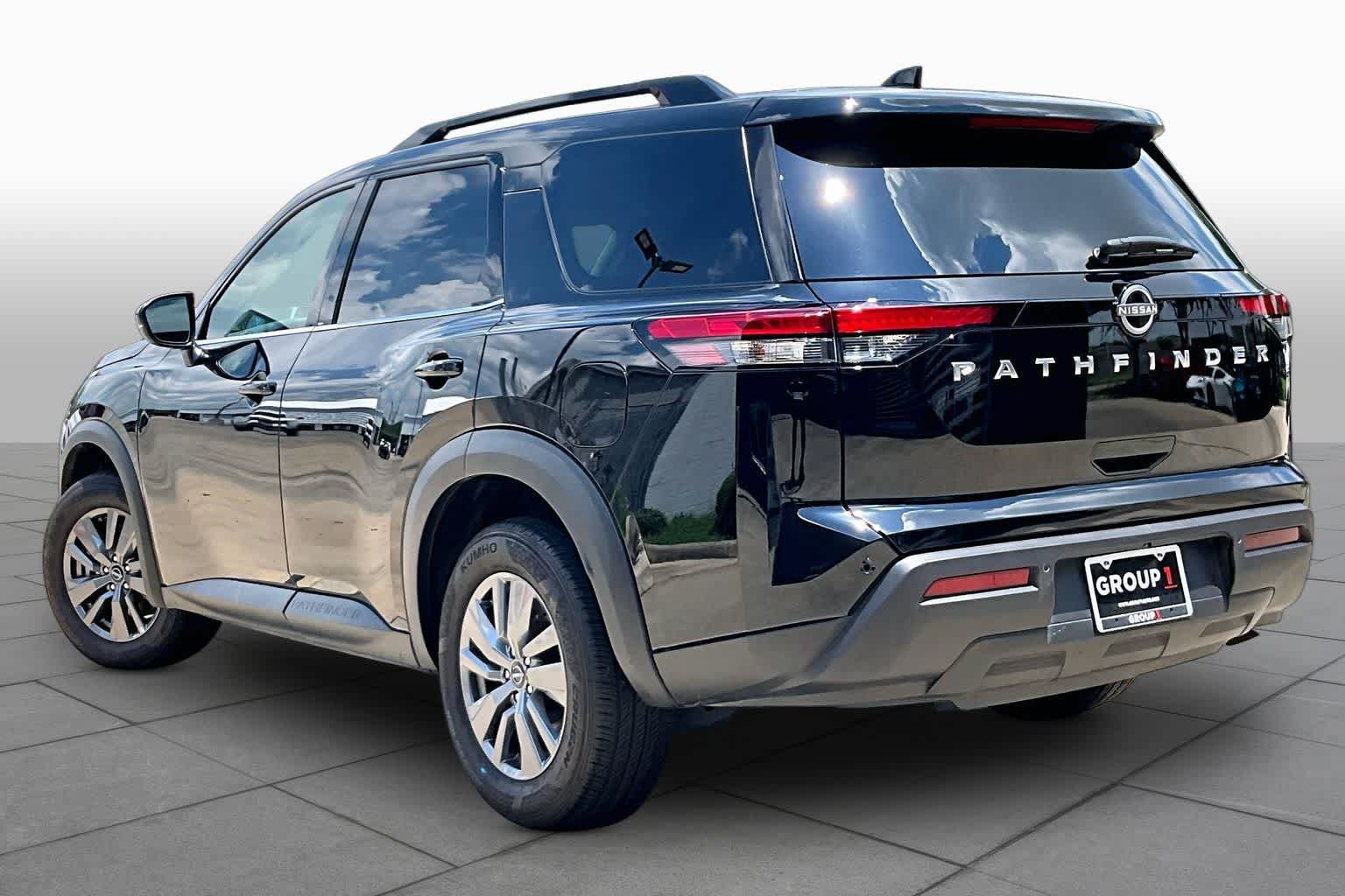 Used 2025 Nissan Pathfinder SV FWD image 11