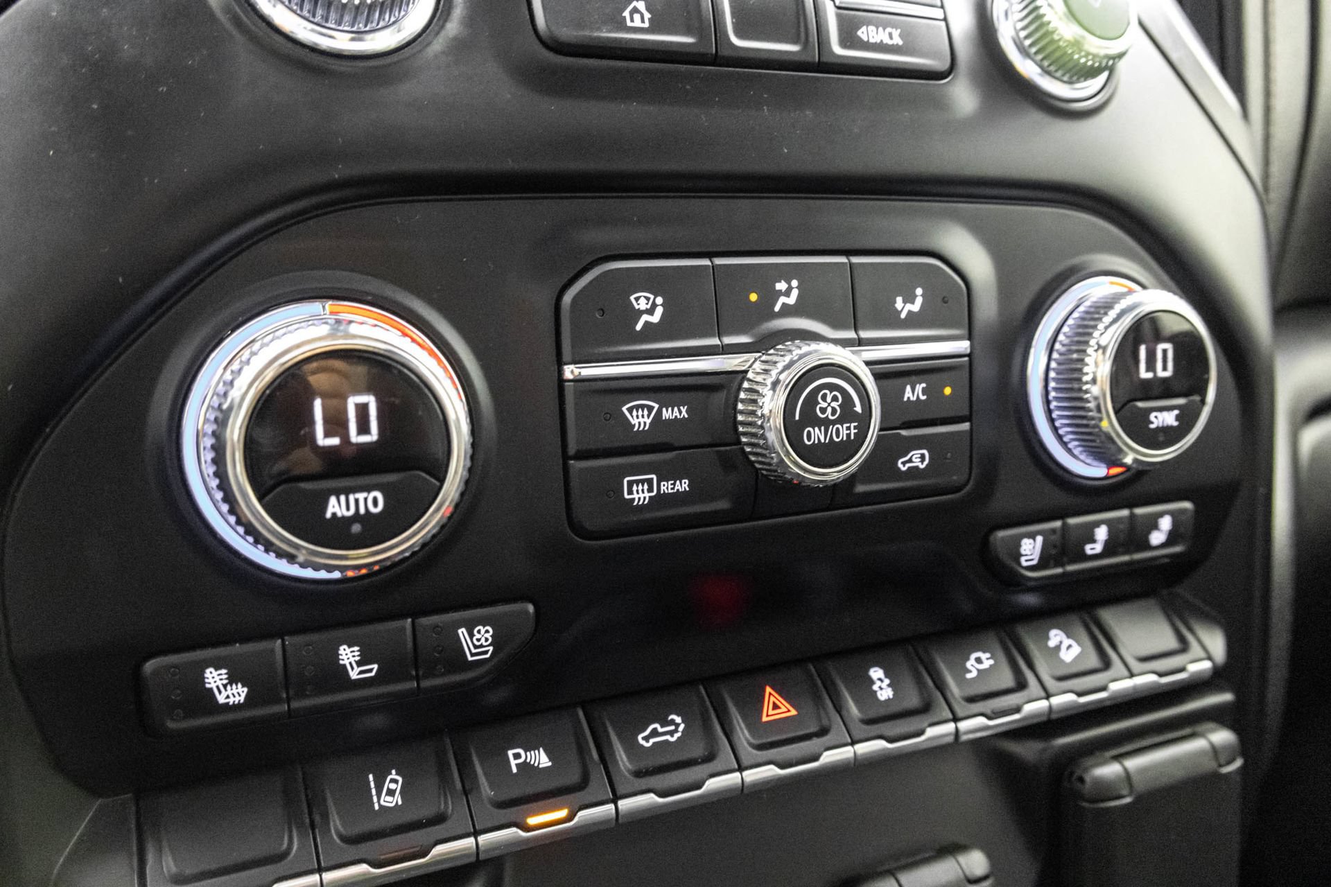 Used 2022 GMC Sierra 2500 AT4 w/ AT4 Premium Plus Package AWD/4WD image 33