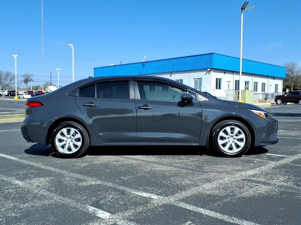 Used 2025 Toyota Corolla LE image 6