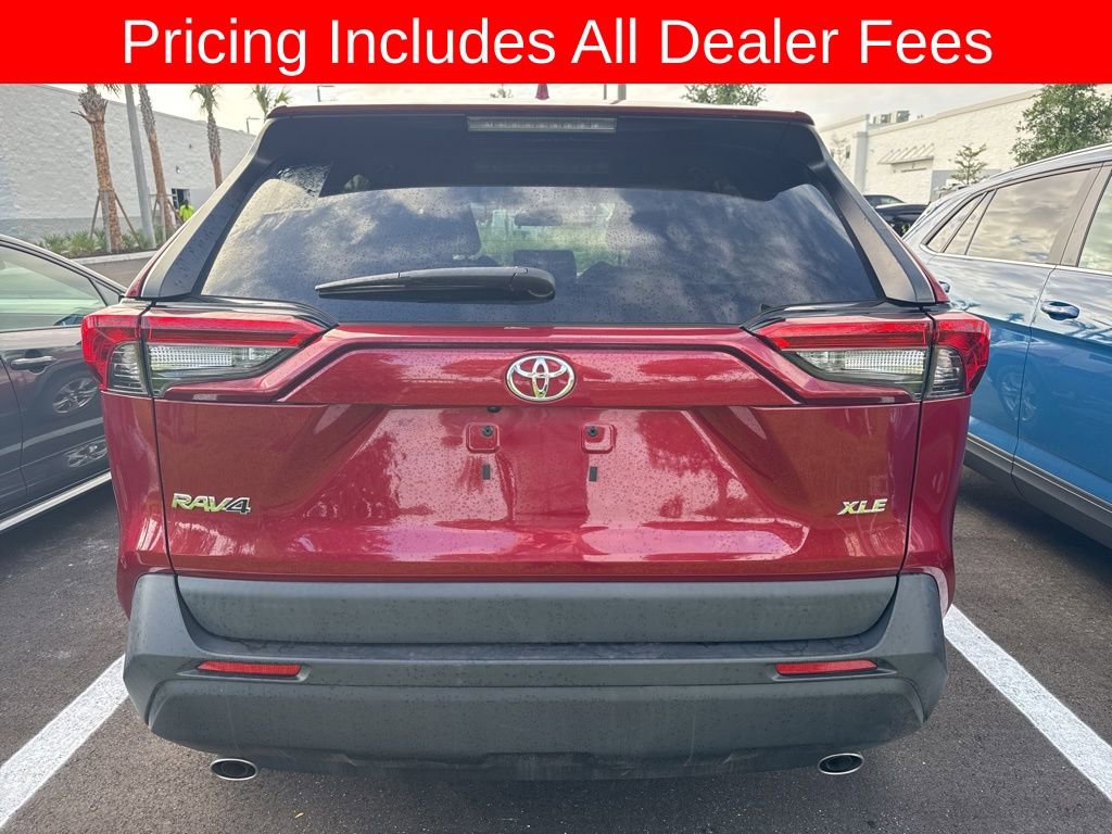 Used 2022 Toyota RAV4 XLE w/ Convenience Package FWD image 4