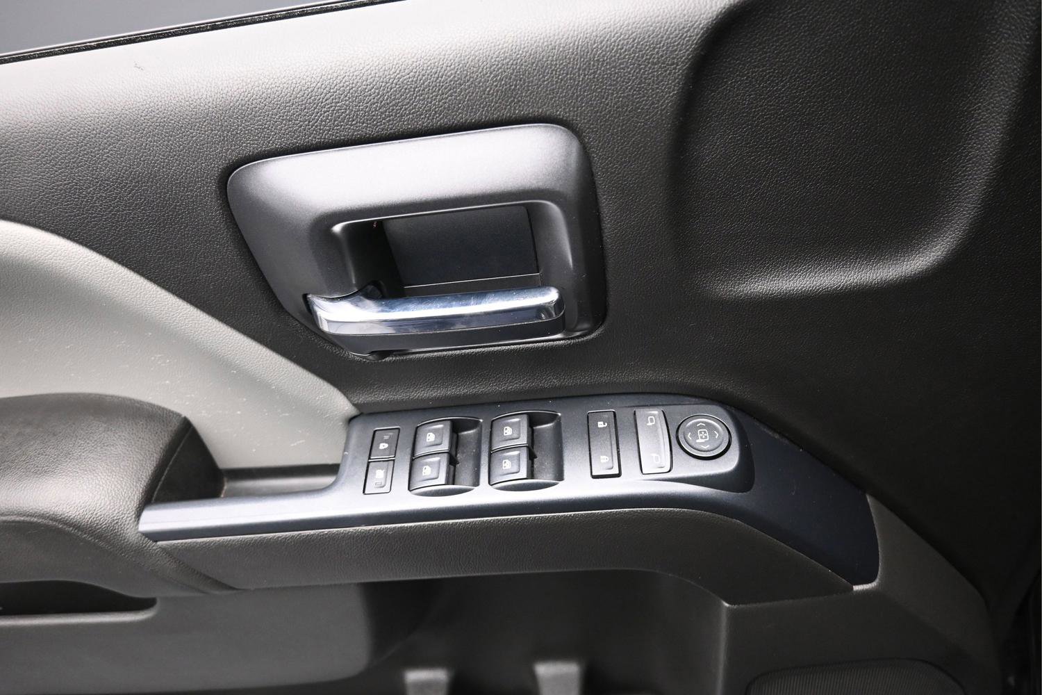 Used 2018 Chevrolet Silverado 1500 Custom w/ Custom Value Package image 8