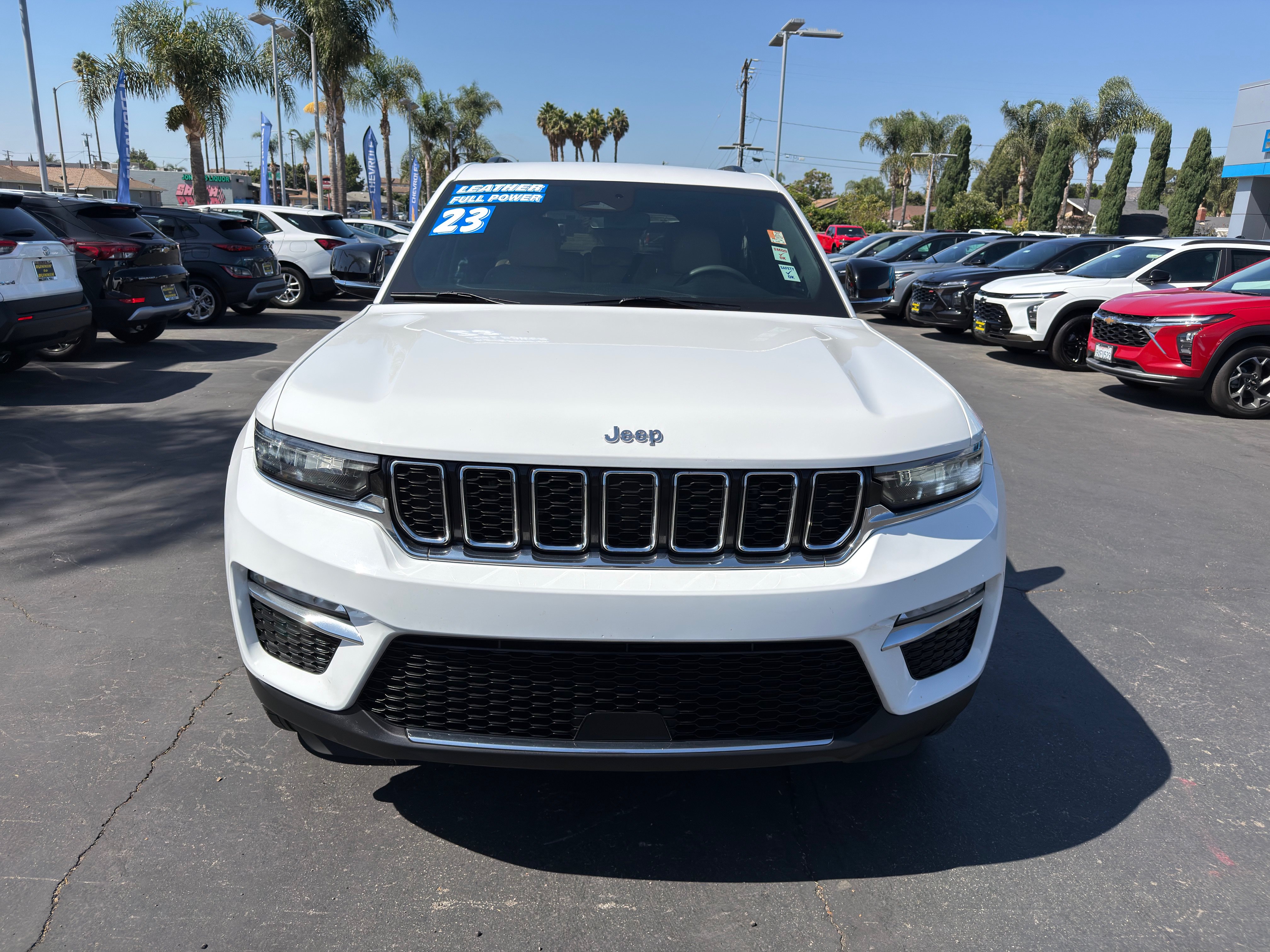 Used 2023 Jeep Grand Cherokee Limited AWD/4WD image 3