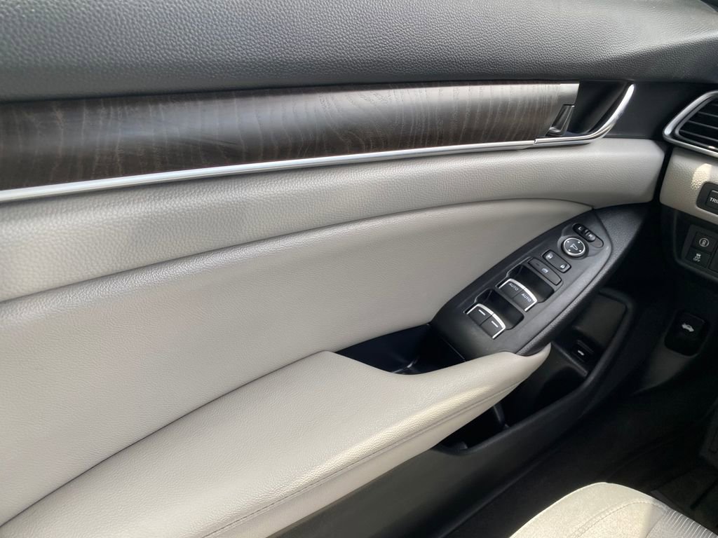 Used 2020 Honda Accord EX image 31