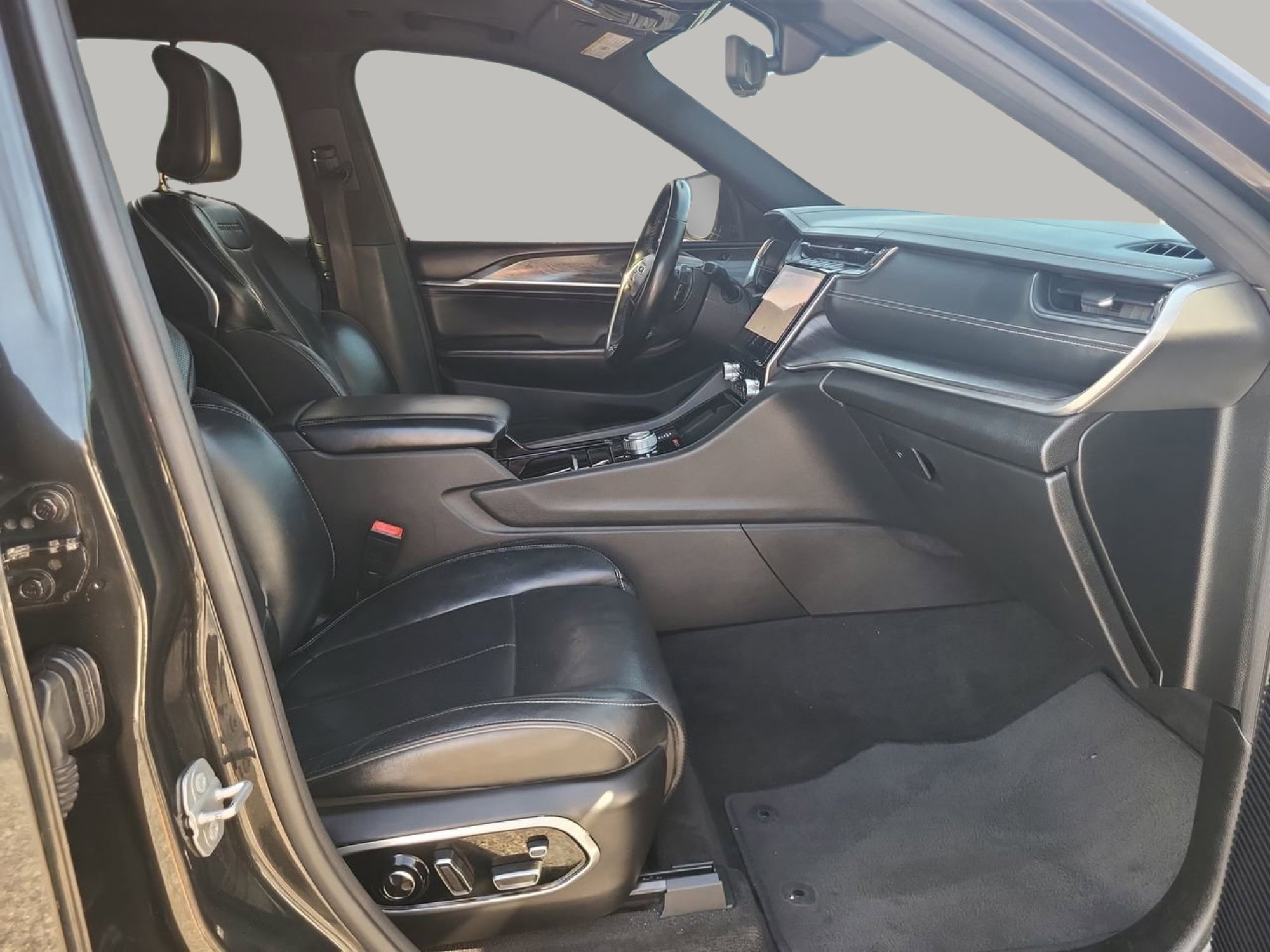 Used 2022 Jeep Grand Cherokee L Overland w/ Luxury Tech Group IV image 11