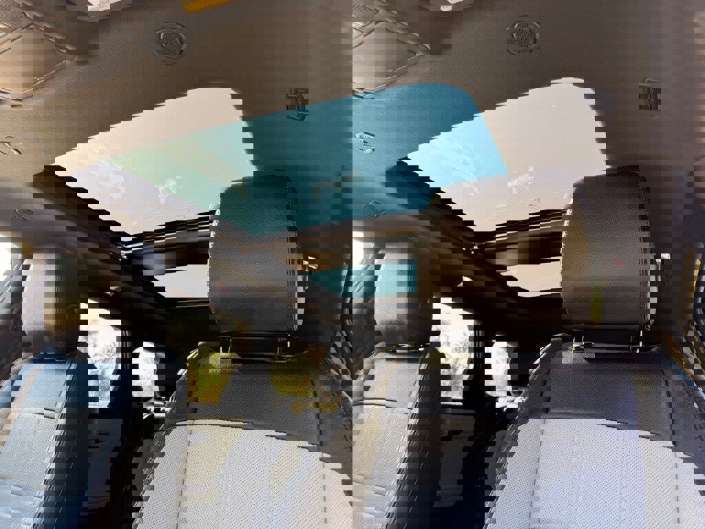 Used 2022 Land Rover Range Rover Evoque R-Dynamic SE image 19