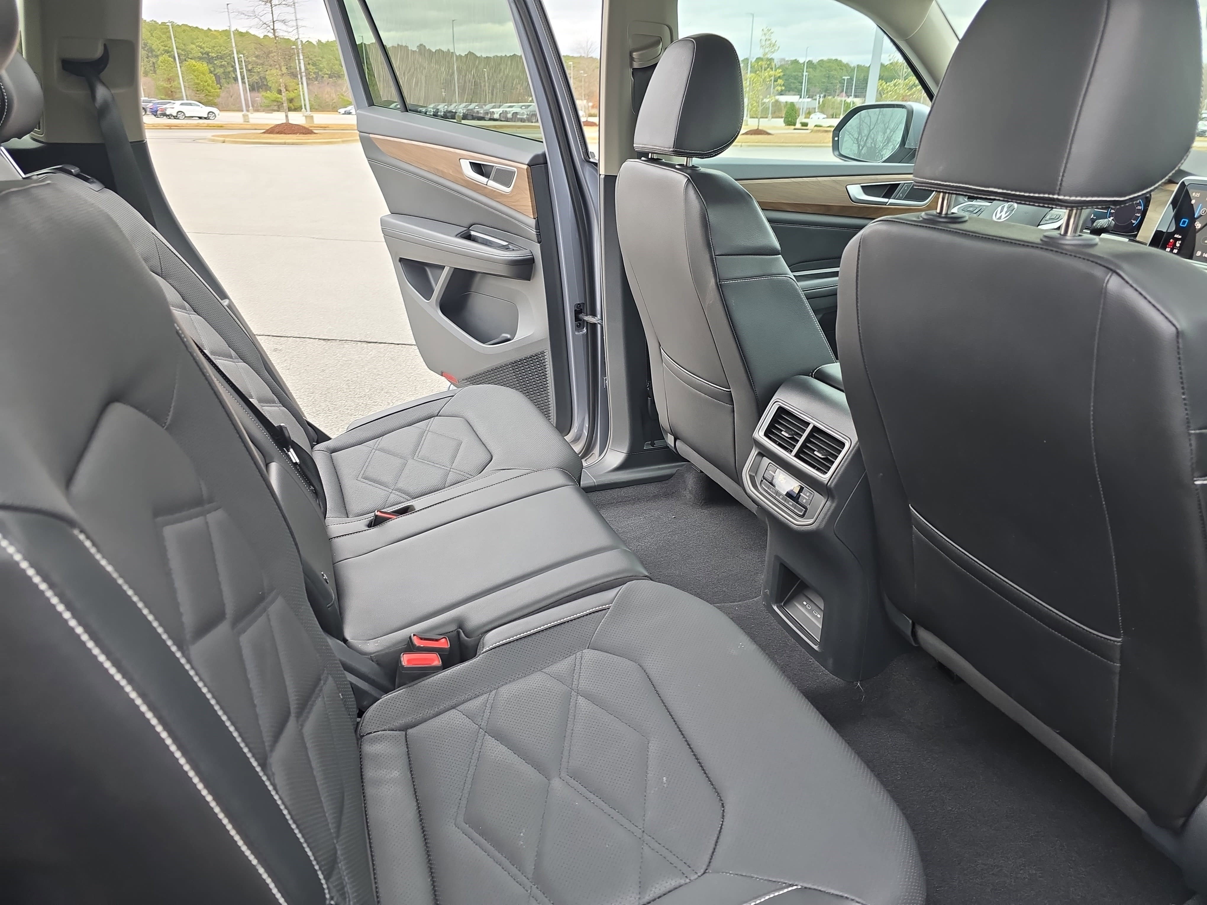 Used 2024 Volkswagen Atlas SE image 11