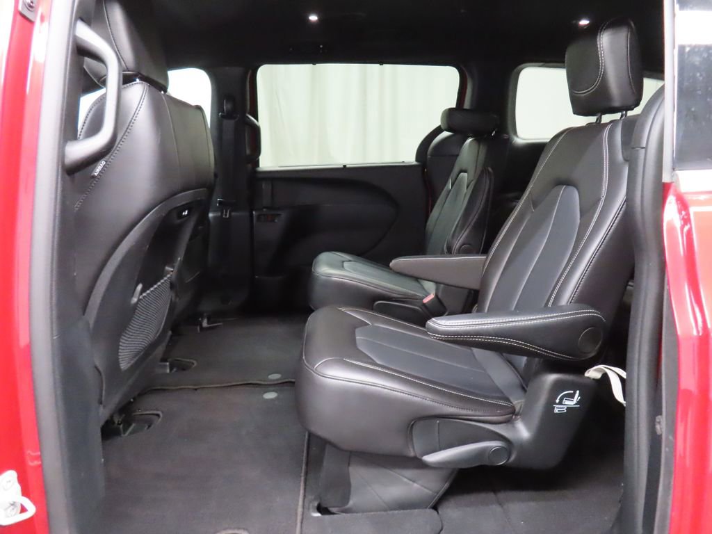 Used 2025 Chrysler Pacifica Select FWD image 13