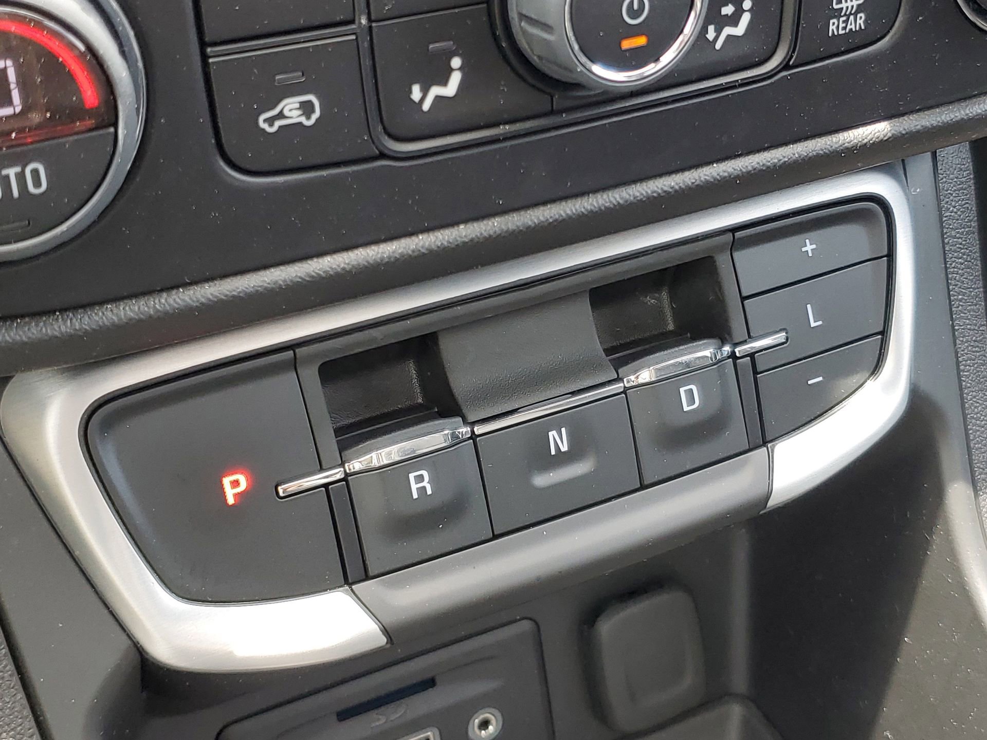 Used 2022 GMC Terrain SLT w/ LPO, Floor Liner Package FWD image 33