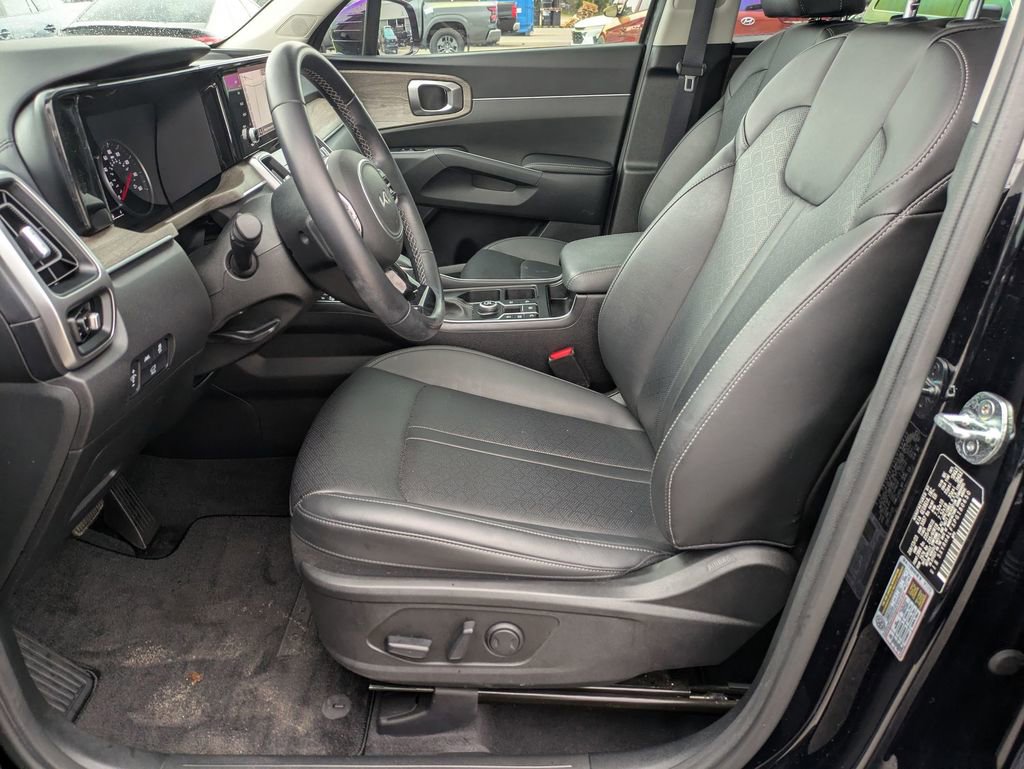 Used 2023 Kia Sorento EX w/ Panoramic Sunroof Package FWD image 13