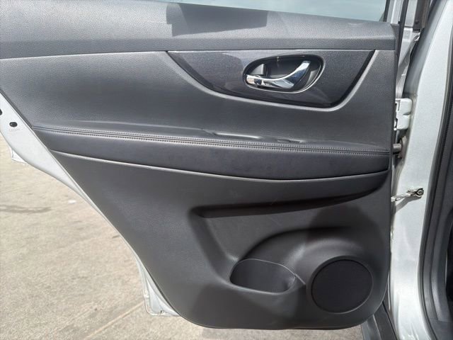 Used 2017 Nissan Rogue SV image 22