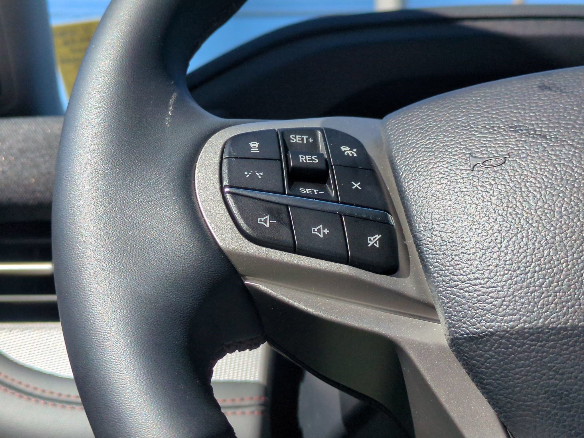 Used 2026 Ford Explorer Active RWD image 16