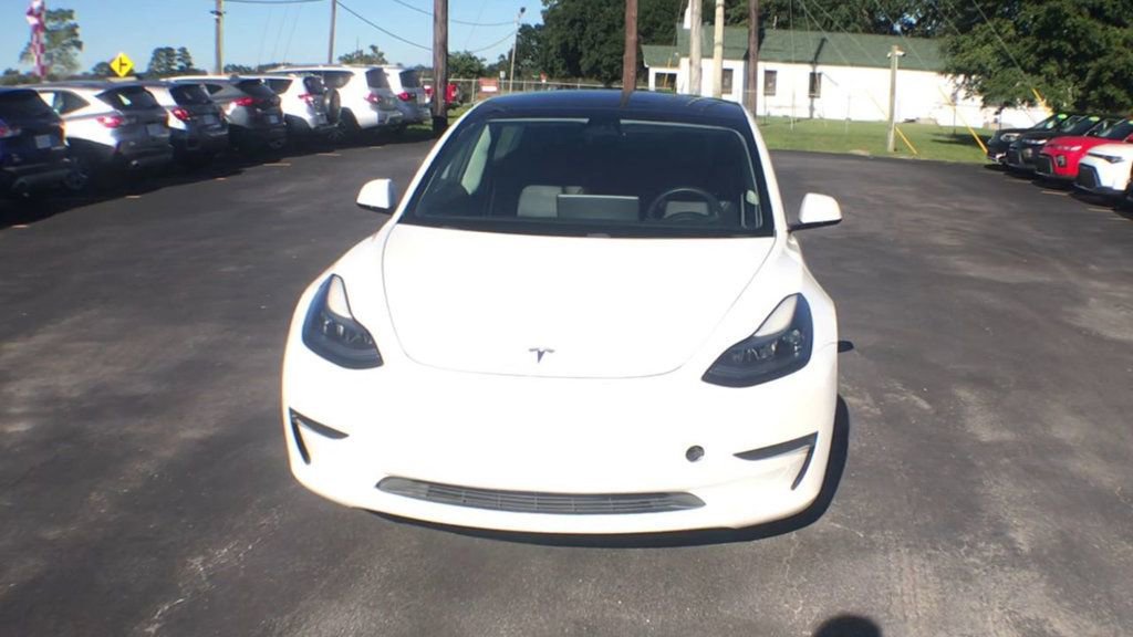 Used 2021 Tesla Model 3 Standard Range Plus image 3