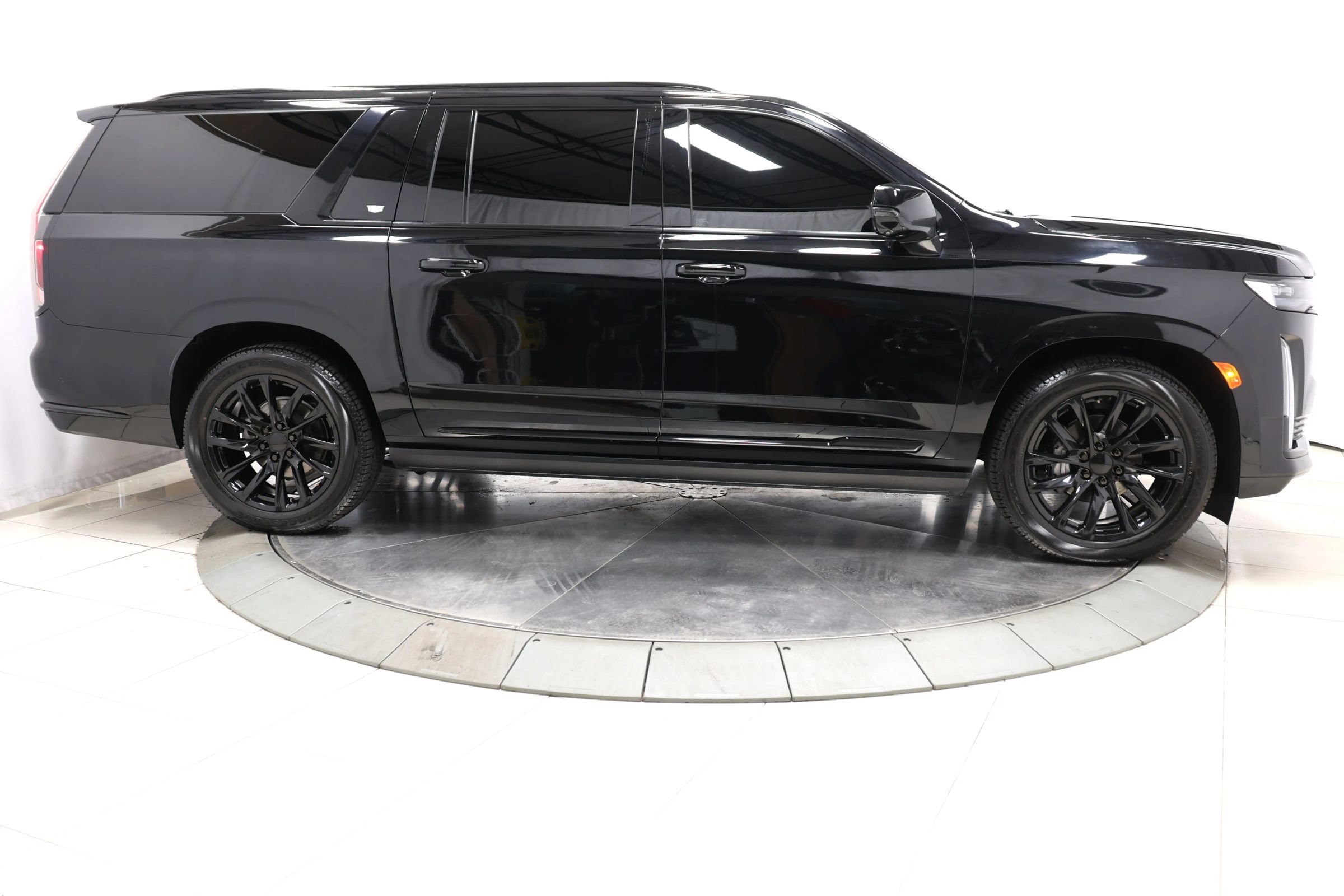 Used 2023 Cadillac Escalade ESV Sport w/ LPO, ONYX Package AWD/4WD image 87