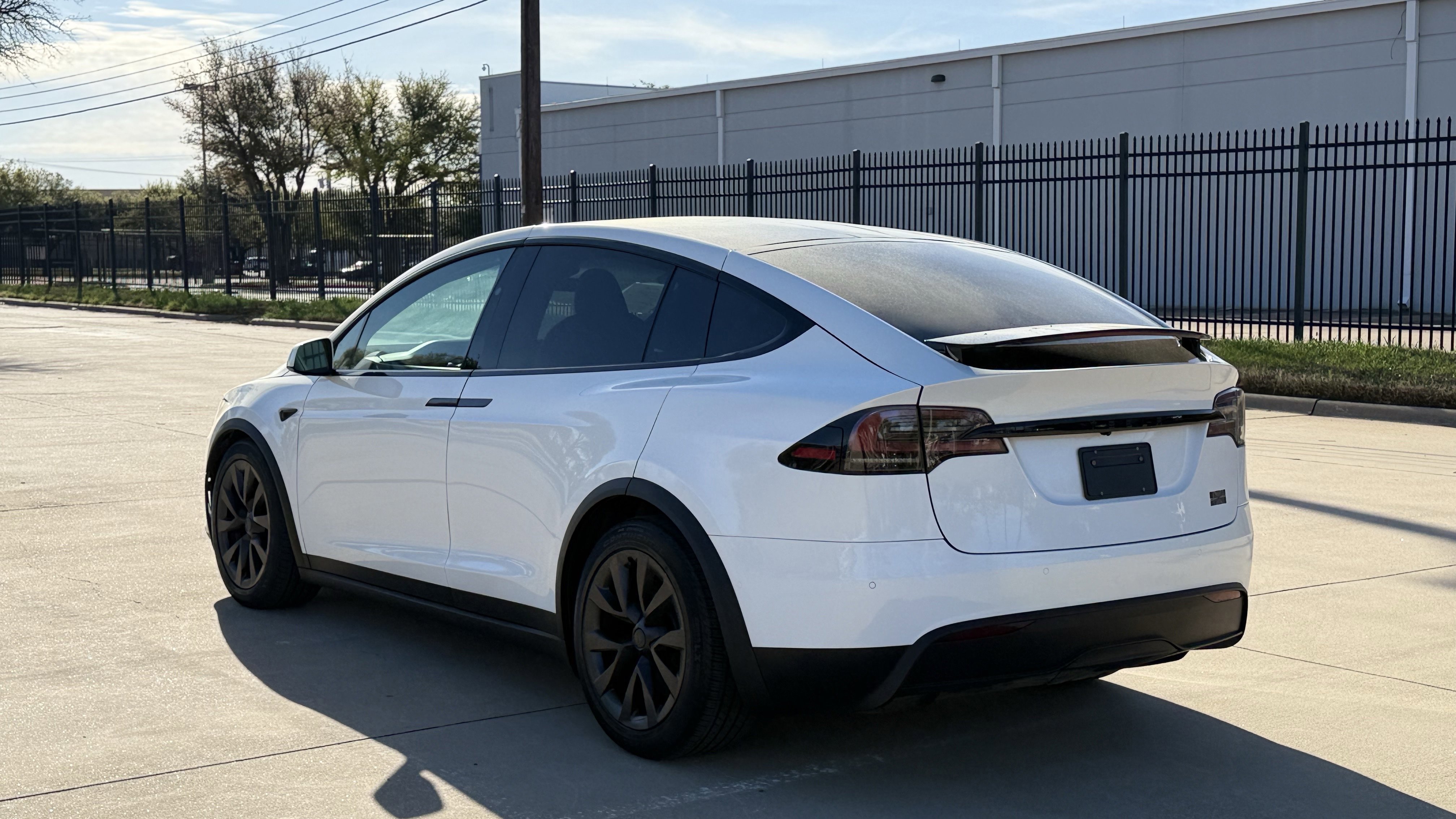 Used 2023 Tesla Model X Plaid image 9