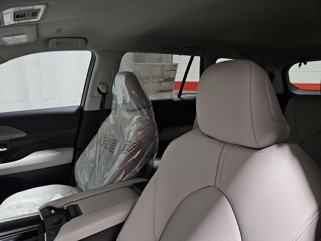 New 2026 Toyota Grand Highlander XLE image 11